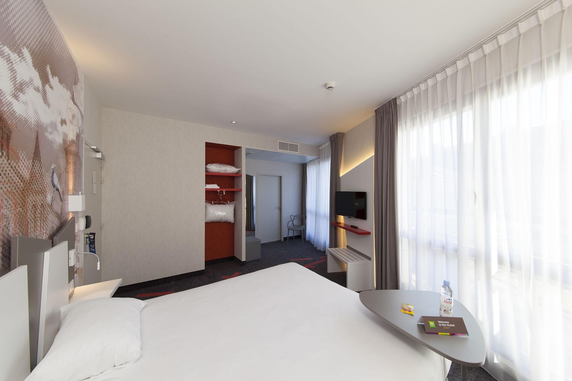 ไอบิส สไตล์ ปัวติเยร์ ซองทร์ Hotel ภายนอก รูปภาพ